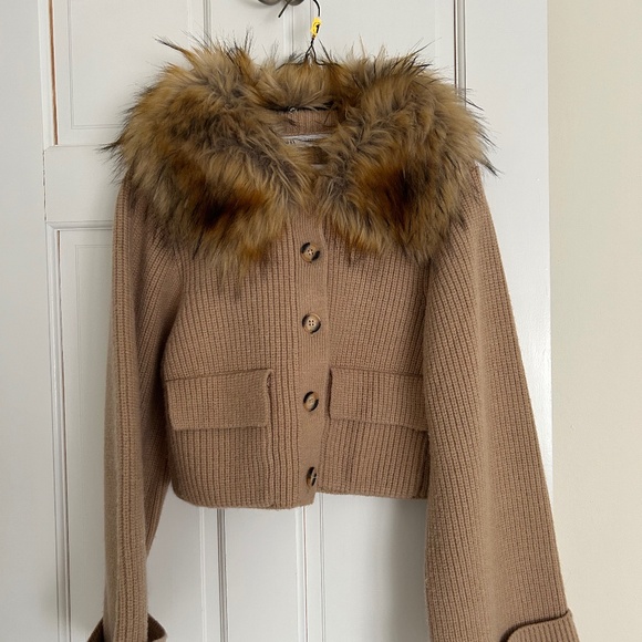 Zara Sweaters - Zara cardigan with removable faux fur collar